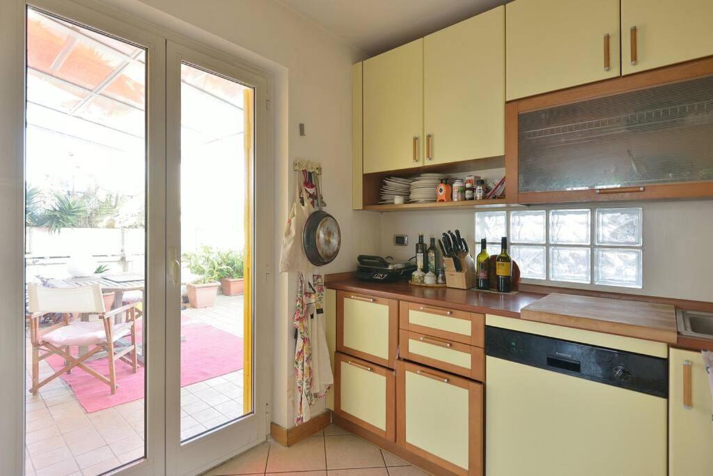 Super Sunny Penthouse With Terrace Apartment Roma Exterior foto